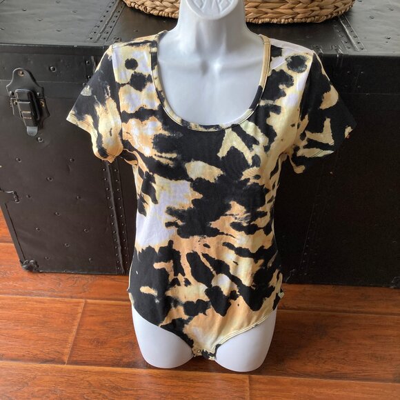 LuLaRoe Animal Print Short Sleeve Bodysuit New with Tags Medium - Picture 1 of 6